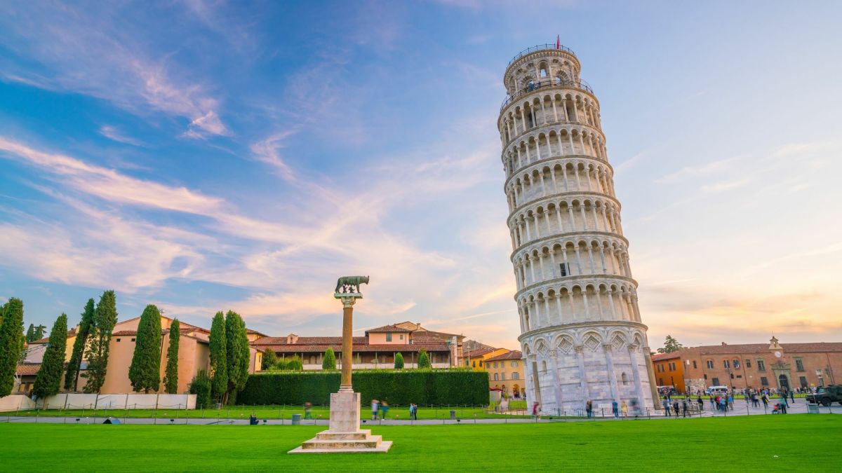 Day 10 A visit to the world-famous Leaning Tower of Pisa. Fly back home.